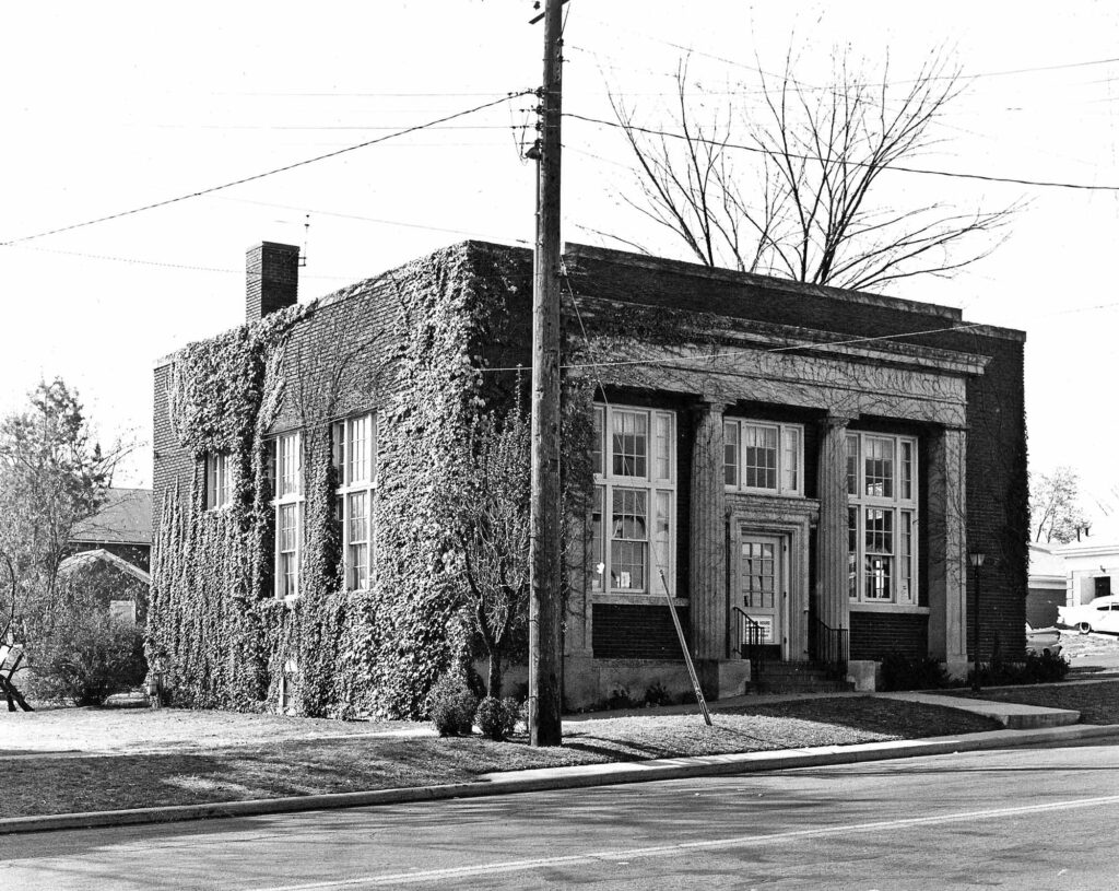 1924 building in Waterville, OH, now site of Farnsworth Cocktail Bar